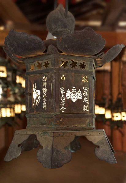 Flaherty, Dennis 아티스트의 Japan, Nara Lantern at Kasuga Taisha Shrine작품입니다.